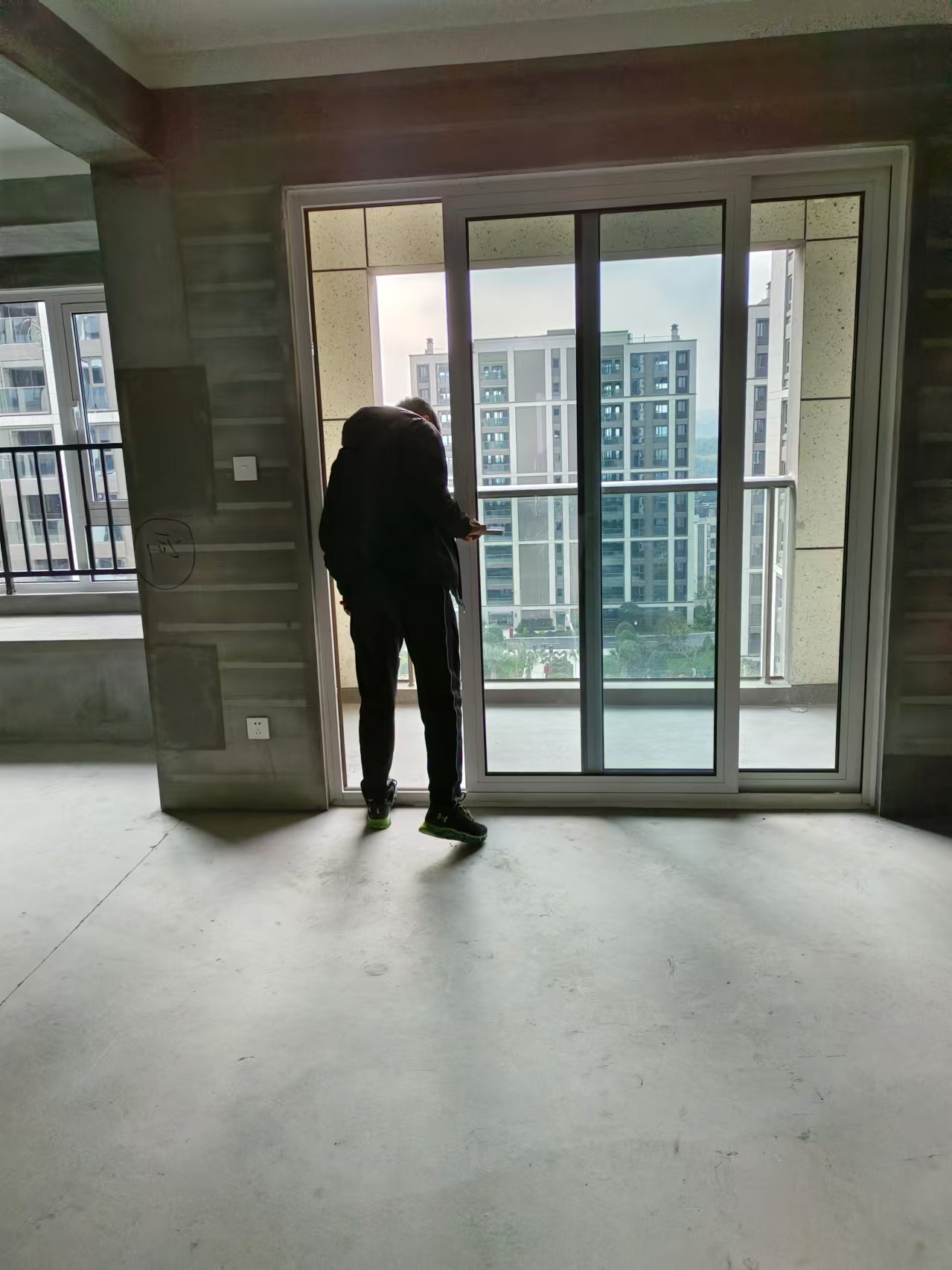 ����ɽ��߲�